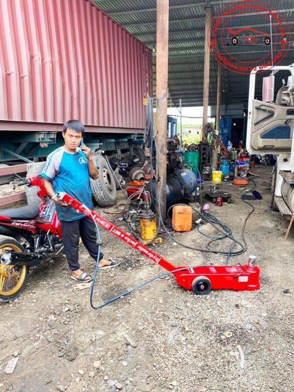 Kích Cá Sấu Con Đội 2 Tầng 80 Tấn Https://Xuongthietbi.com/Wp-Content/Uploads/2019/12/Kich_Ca_Sau_Con_Doi_Nang_Gam_80_Tan_2_Tang_Xe_Tai-1.Jpg