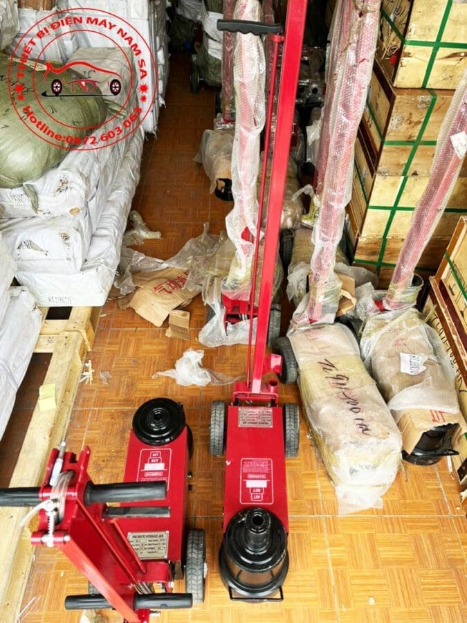 Kích Cá Sấu Con Đội 2 Tầng 80 Tấn Https://Xuongthietbi.com/Wp-Content/Uploads/2019/12/Kich_Ca_Sau_Con_Doi_Nang_Gam_80_Tan_2_Tang_Xe_Tai-1.Jpg
